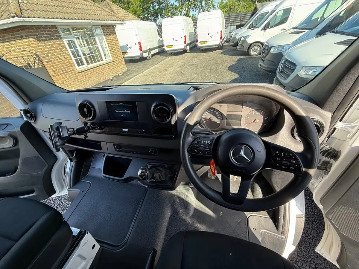 2018-mercedes-benz-sprinter-21cdi-311-l2h1-panel-van-rwd-eco-gear-360-big-15