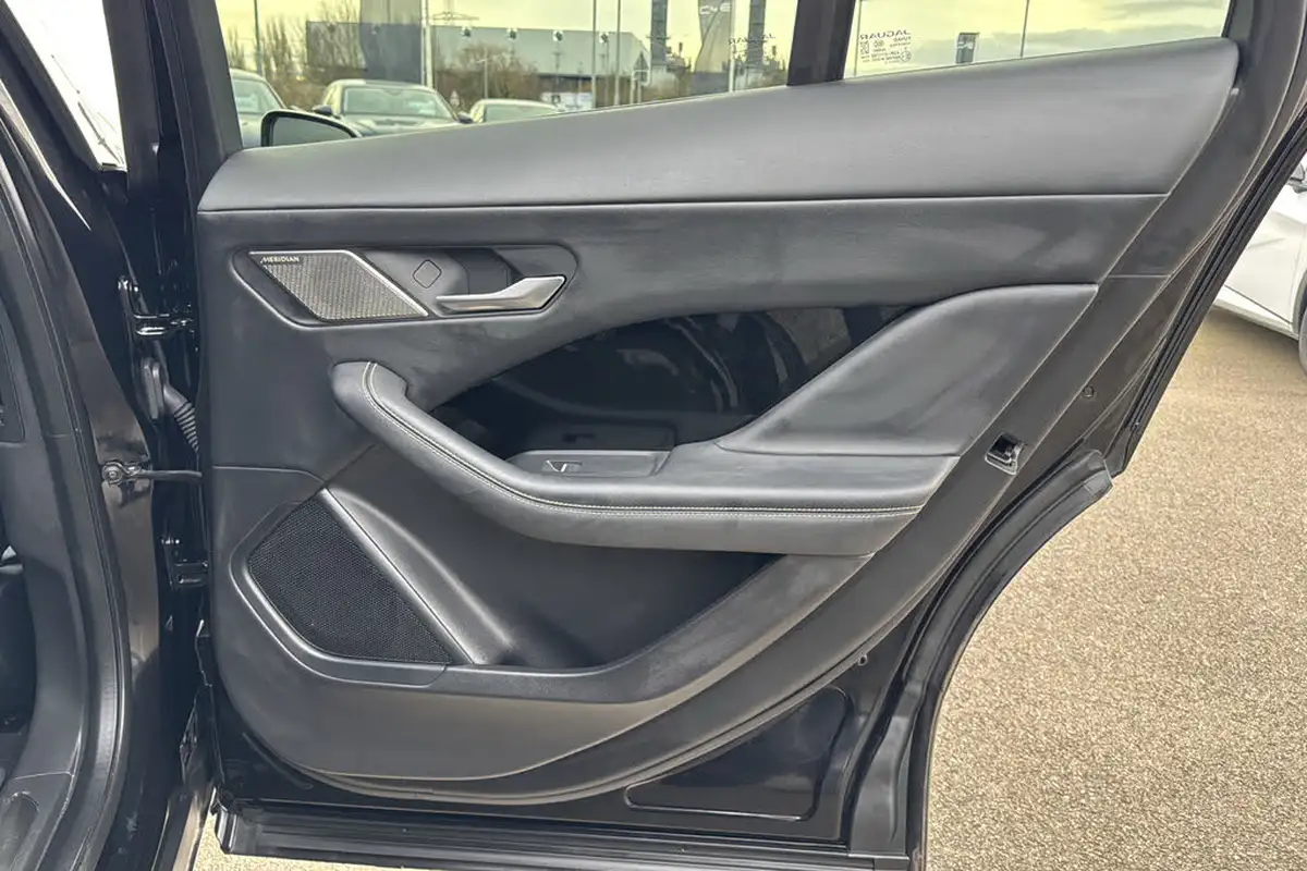 2024-jaguar-i-pace-ev400-r-dynamic-hse-black-big-27