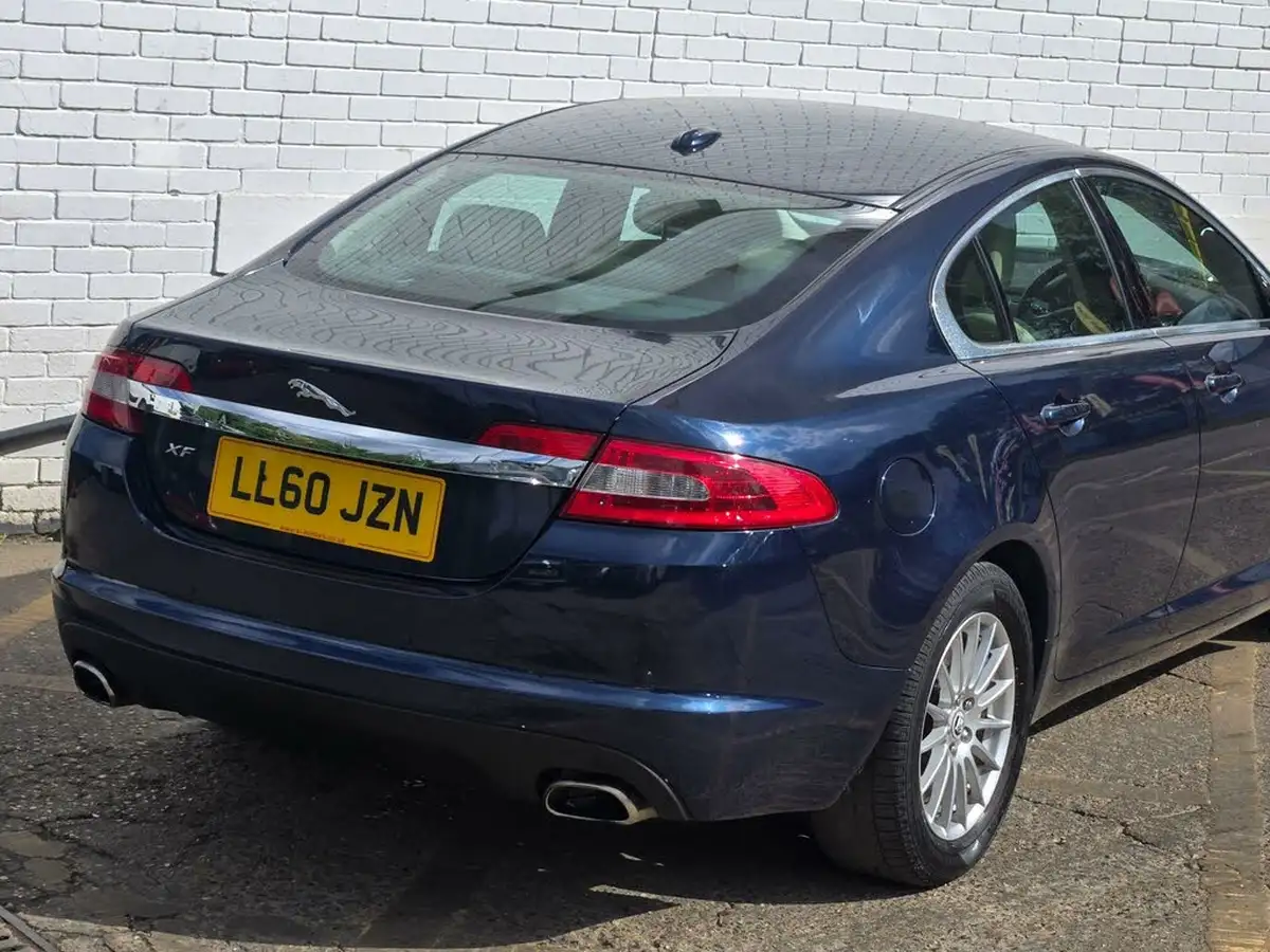 2010-jaguar-xf-30-luxury-big-39