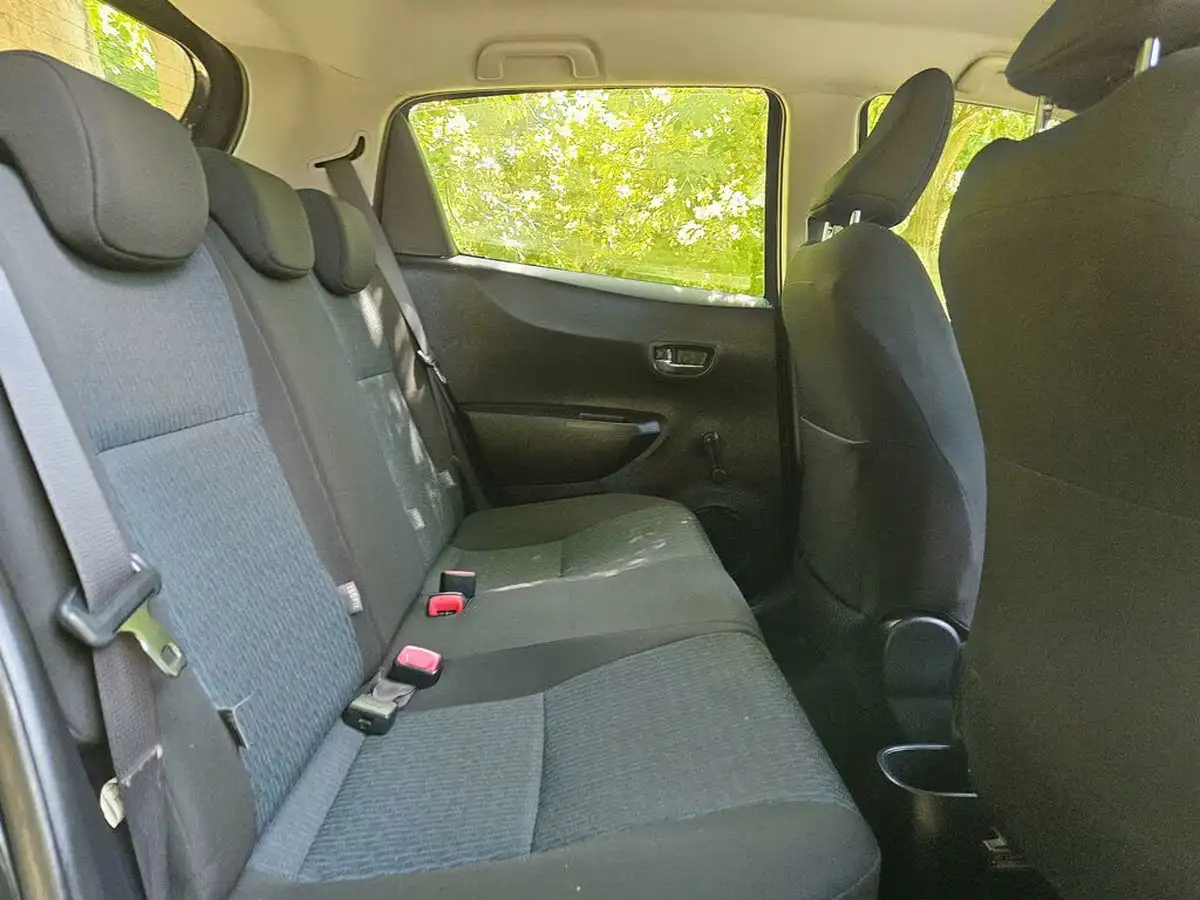2012-toyota-yaris-133-tr-vvt-i-5d-big-35
