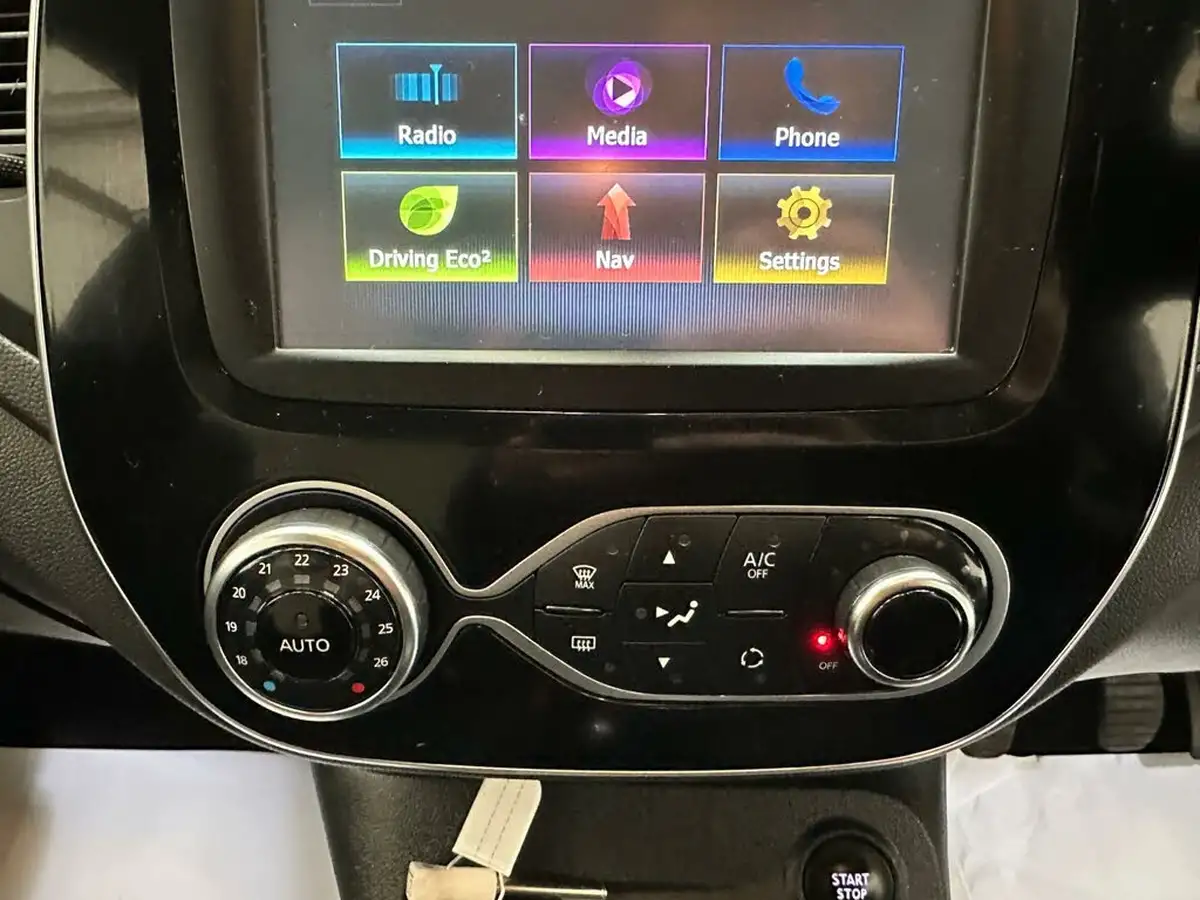 2018-renault-captur-09-tce-iconic-big-13