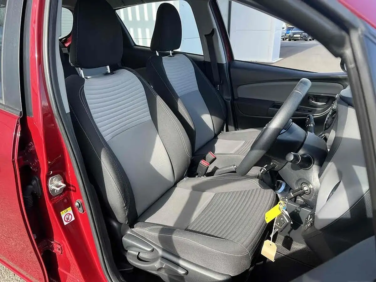 2019-toyota-yaris-15-vvt-i-icon-tech-111bhp-1496cc-big-21
