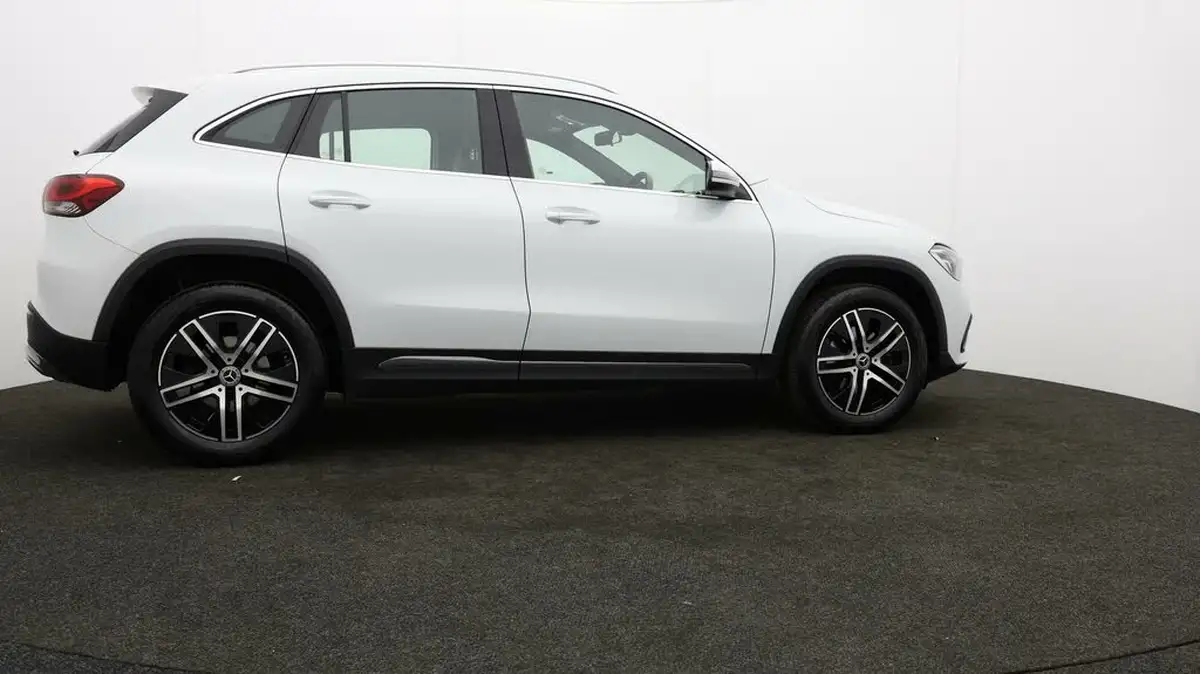 2021-mercedes-benz-gla-class-13-gla-200-sport-big-36