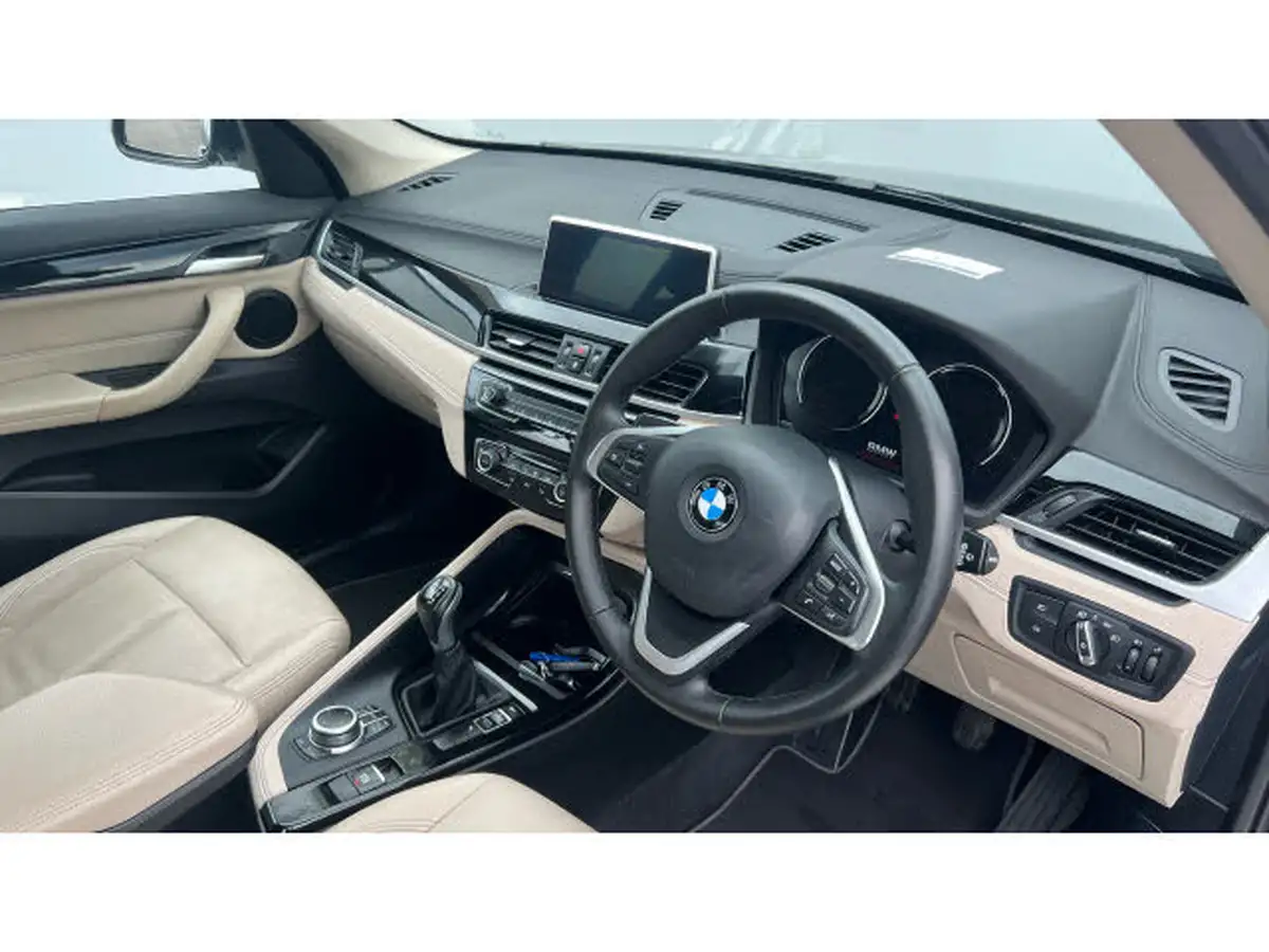 2021-bmw-x1-15-sdrive18i-xline-big-10