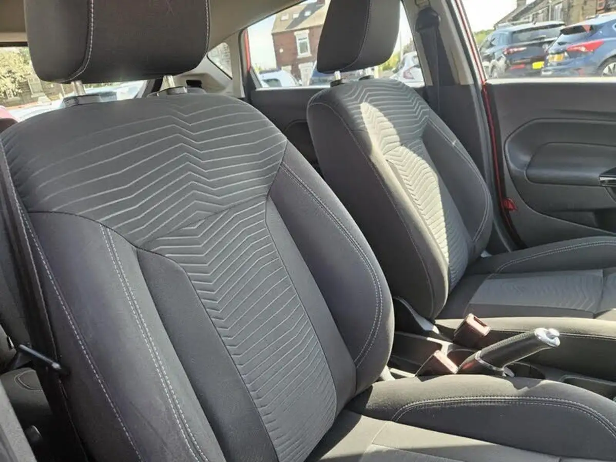 2015-ford-fiesta-125-zetec-5d-big-20