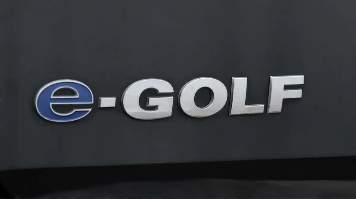 2019-volkswagen-golf-e-e-golf-big-22
