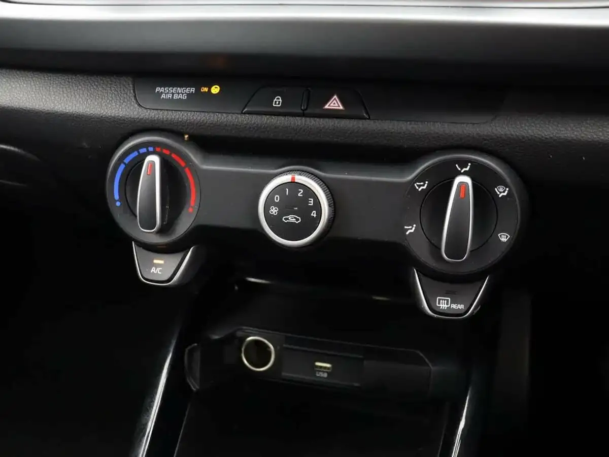 2022-kia-rio-10-t-gdi-2-big-29