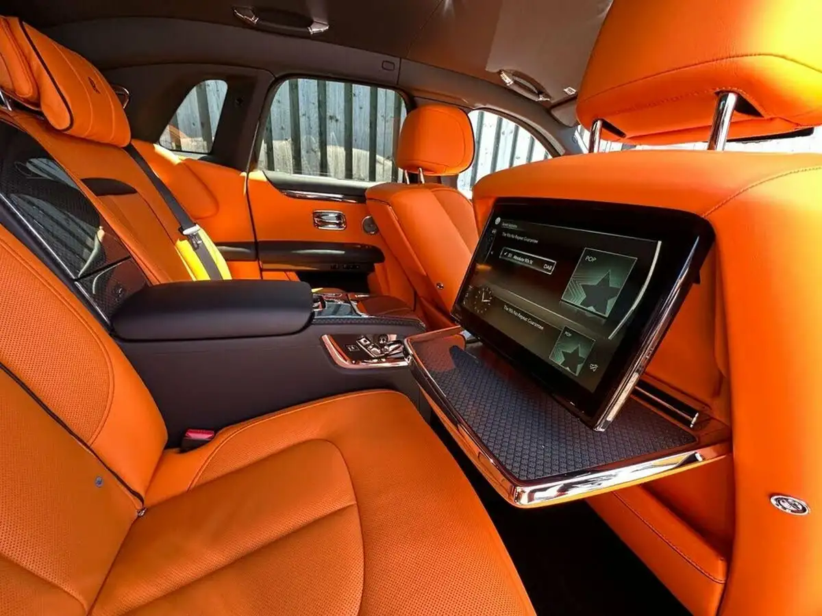 2023-rolls-royce-ghost-675-black-badge-big-7