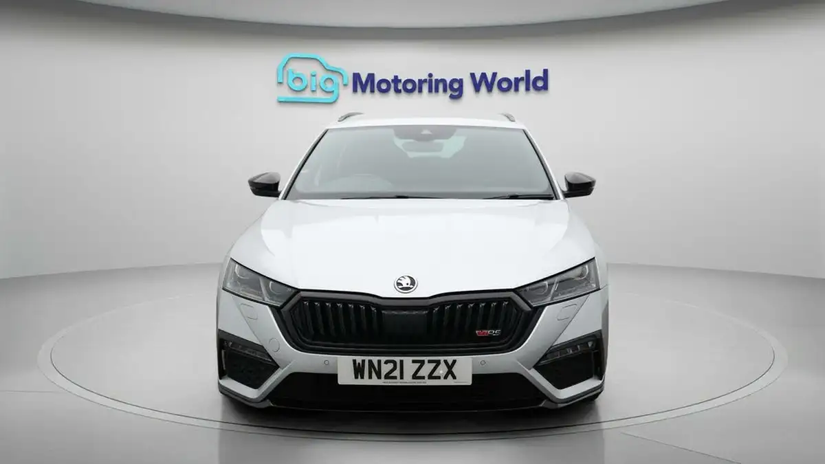2021-skoda-octavia-20tdi-vrs-estate-big-2