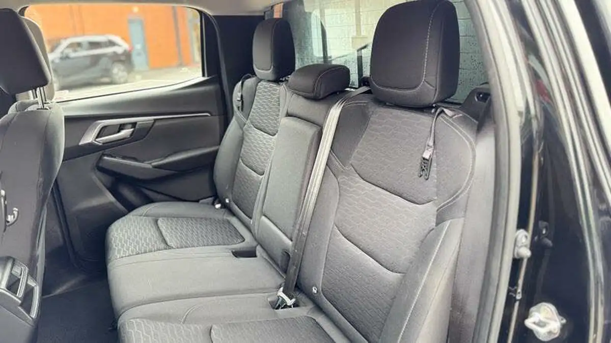 2024-isuzu-d-max-19td-dl20-double-auto-big-8