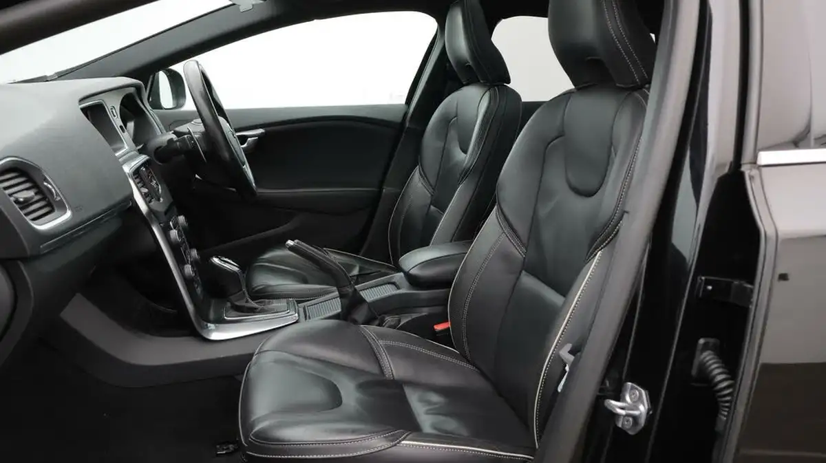 2019-volvo-v40-20td-d3-r-design-nav-plus-geartronic-big-14
