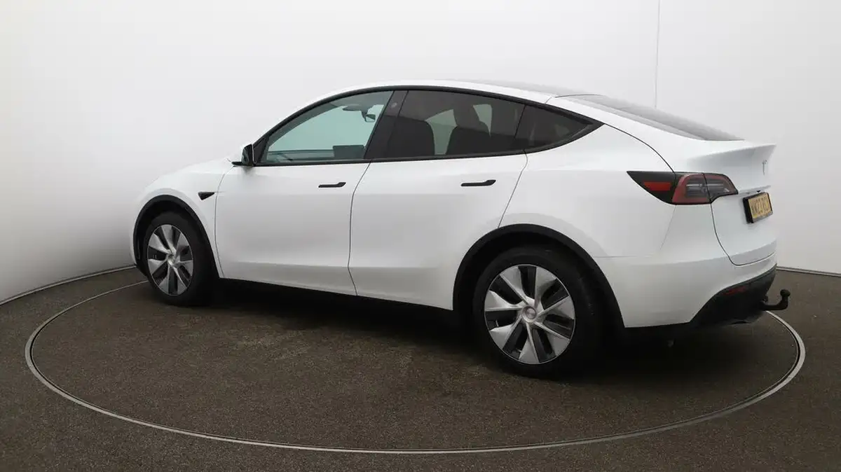 2023-tesla-model-y-e-rwd-big-34