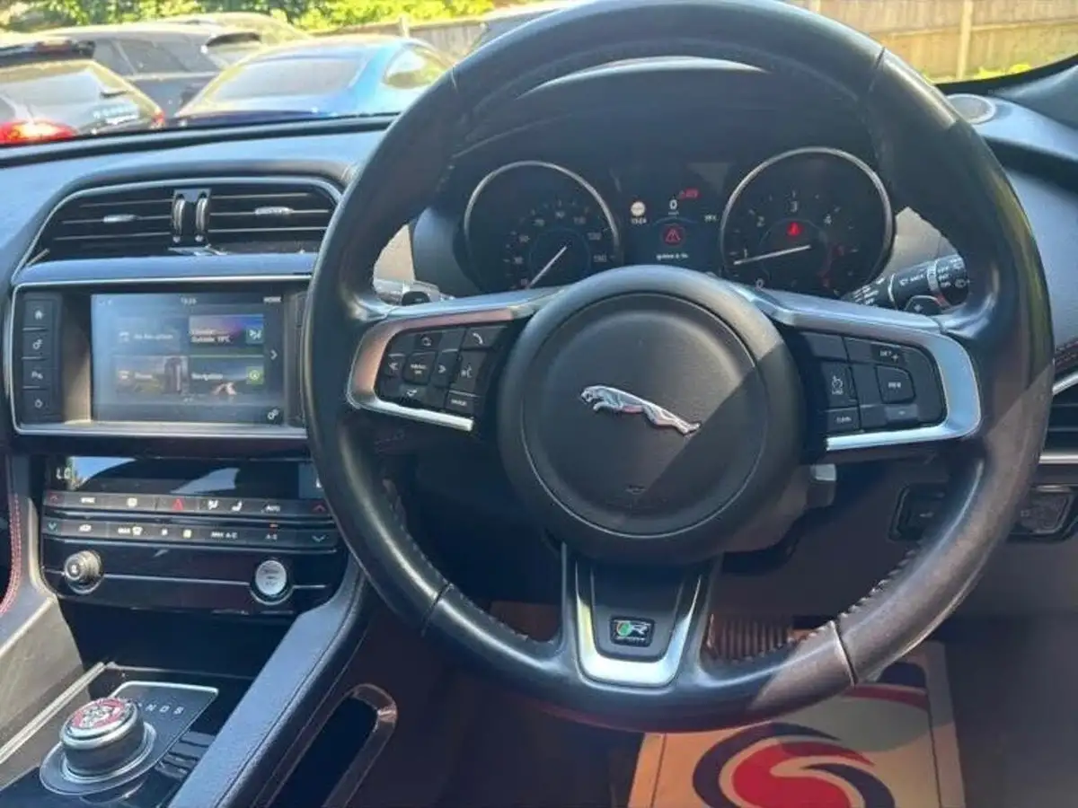 2016-jaguar-f-pace-20-i4d-r-sport-awd-auto-big-10