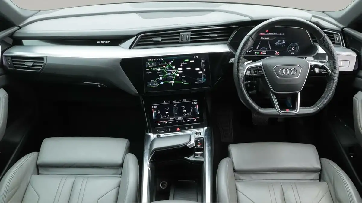 2022-audi-e-tron-50e-black-edition-station-wagon-big-13