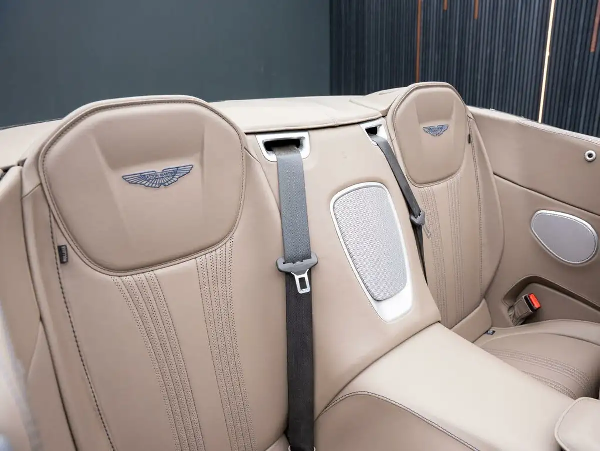 2018-aston-martin-db11-40-v8-big-32