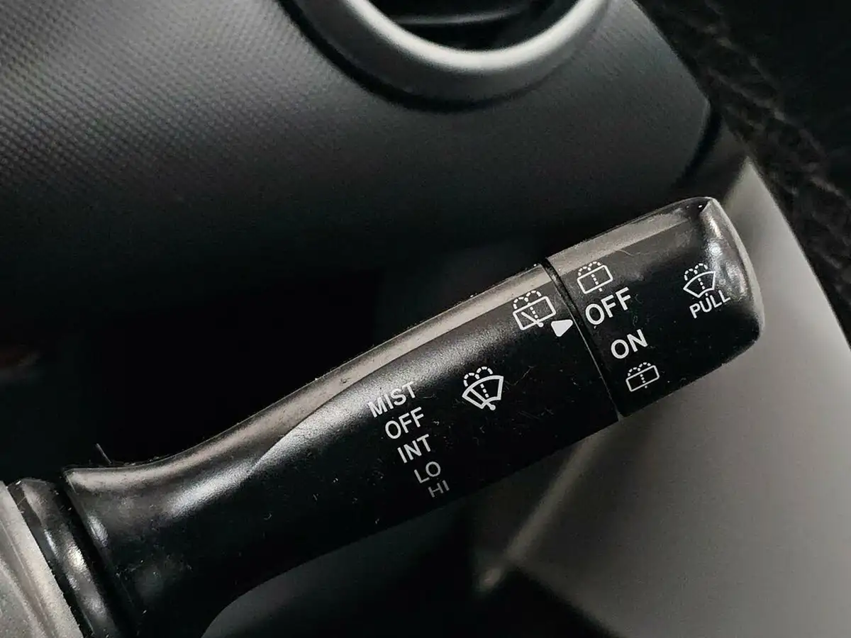 2013-toyota-aygo-10-aygo-fire-5d-big-31