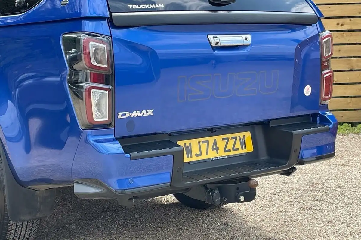 2024-isuzu-d-max-19td-dl40-auto-big-16
