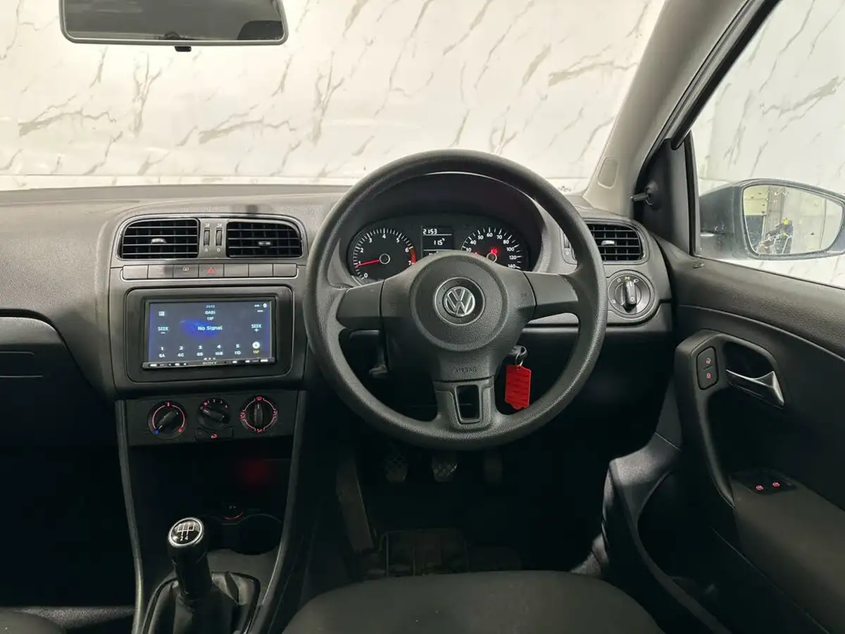 2011-volkswagen-polo-12-s-3d-big-26