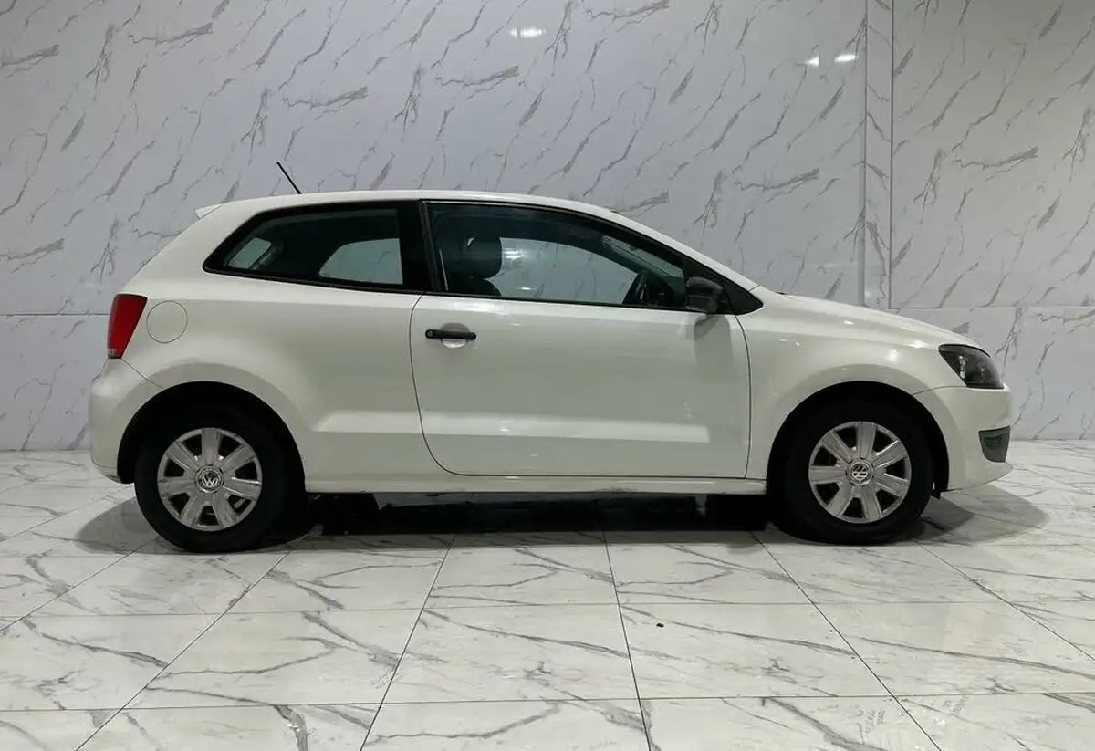 2011-volkswagen-polo-12-s-3d-big-2