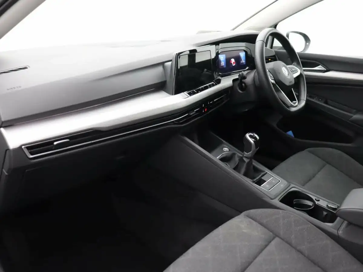 2022-volkswagen-golf-15-tsi-life-150ps-hatchback-big-10