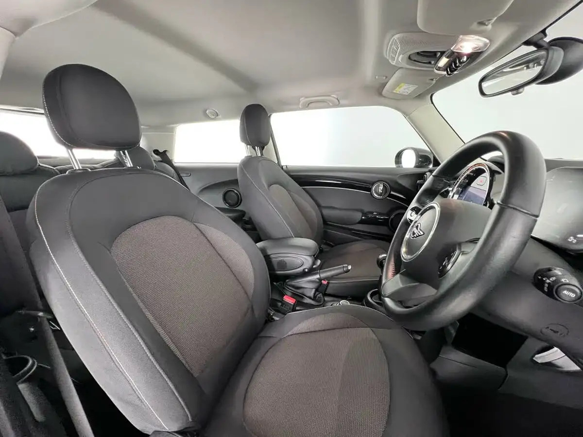 2021-mini-cooper-15-cooper-classic-hatchback-3d-big-13