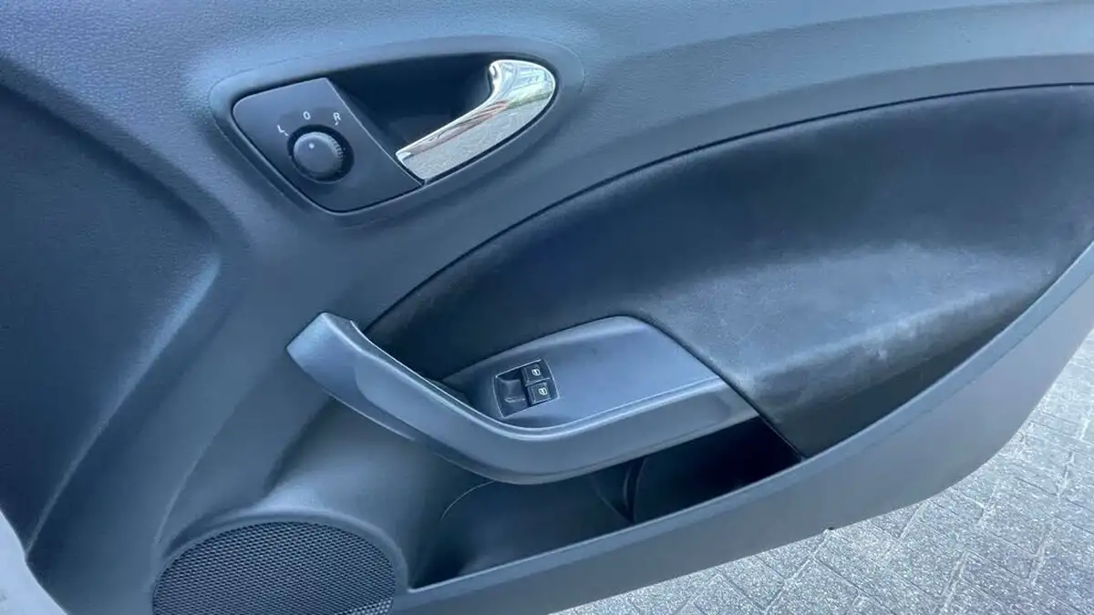 2015-seat-ibiza-12-fr-sportcoupe-3d-big-12