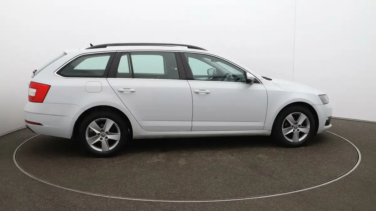 2020-skoda-octavia-16tdi-se-technology-estate-big-49