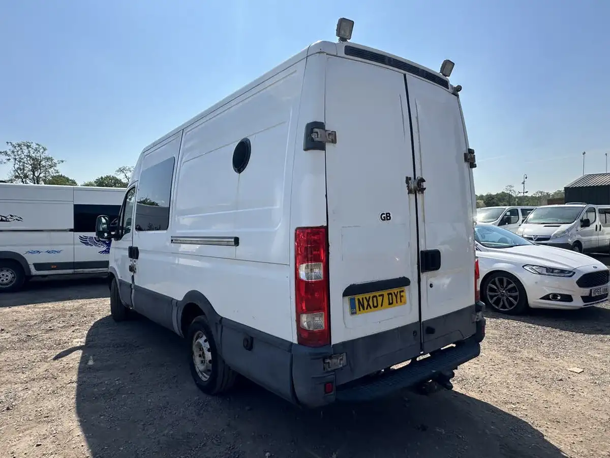 2007-iveco-daily-s-class-30td-35s18-mwb-air-ride-high-roof-van-big-3