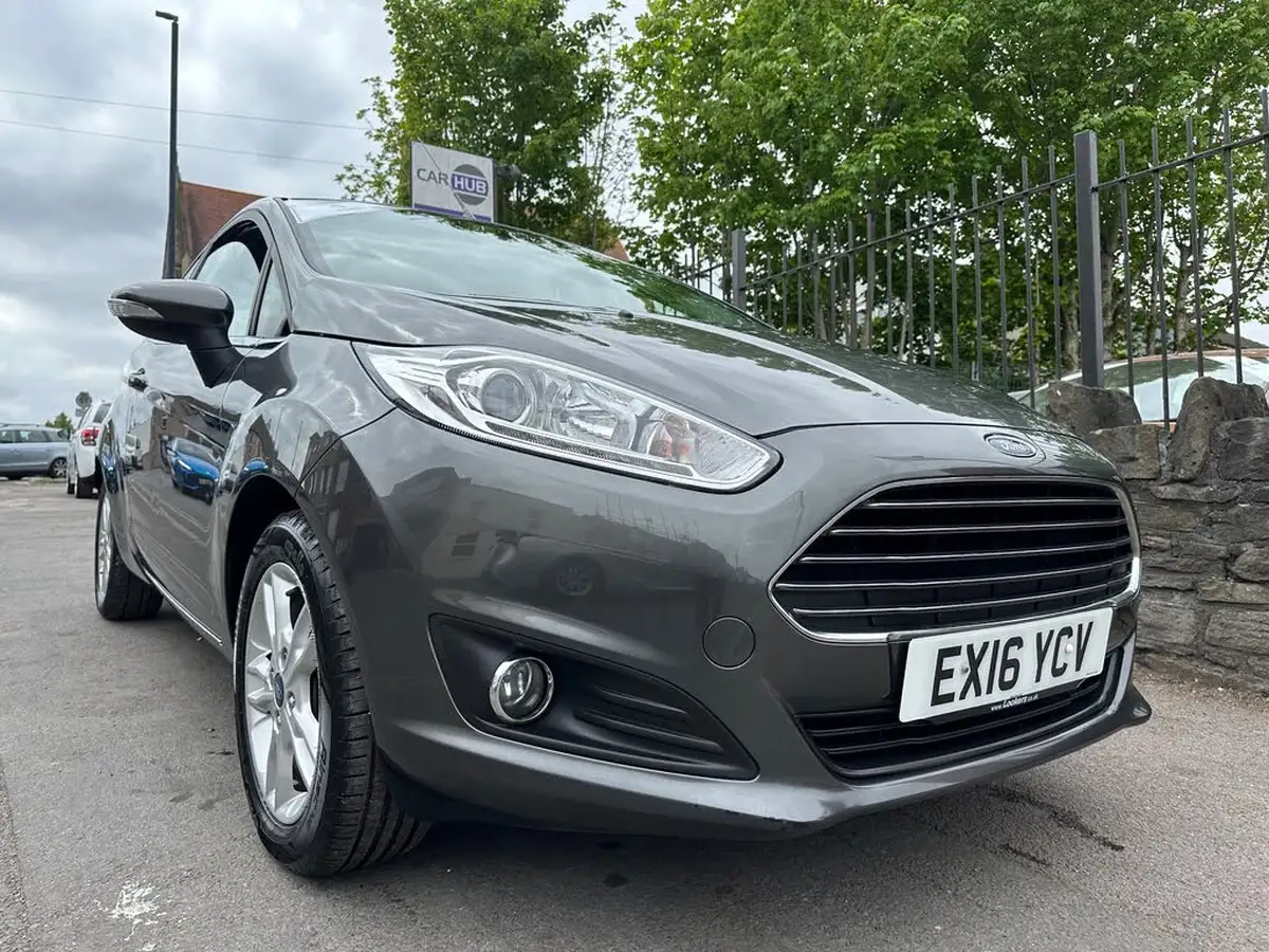 2016-ford-fiesta-125-zetec-3d-big-0