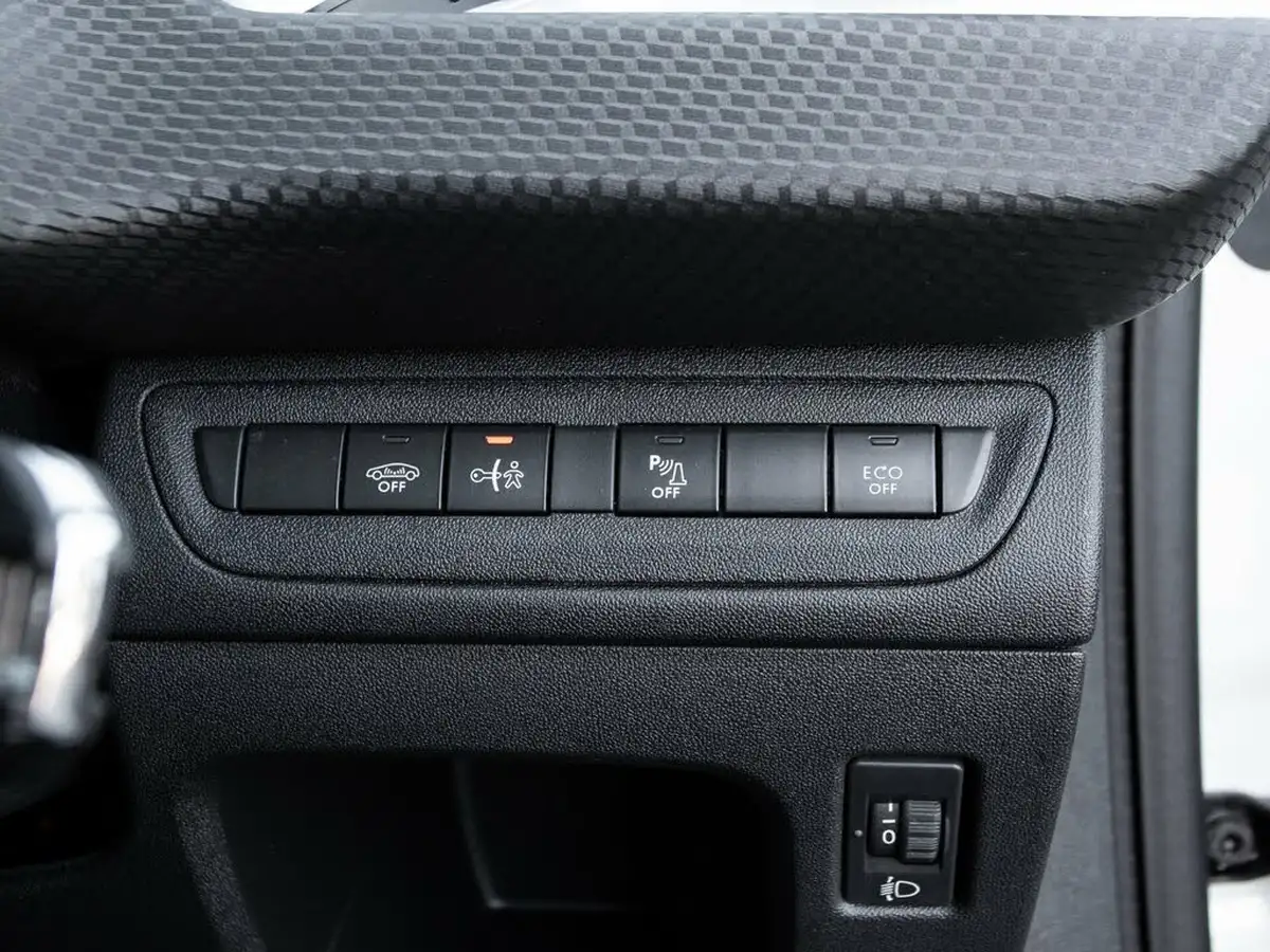 2018-peugeot-2008-suv-12-puretech-allure-premium-ss-big-15