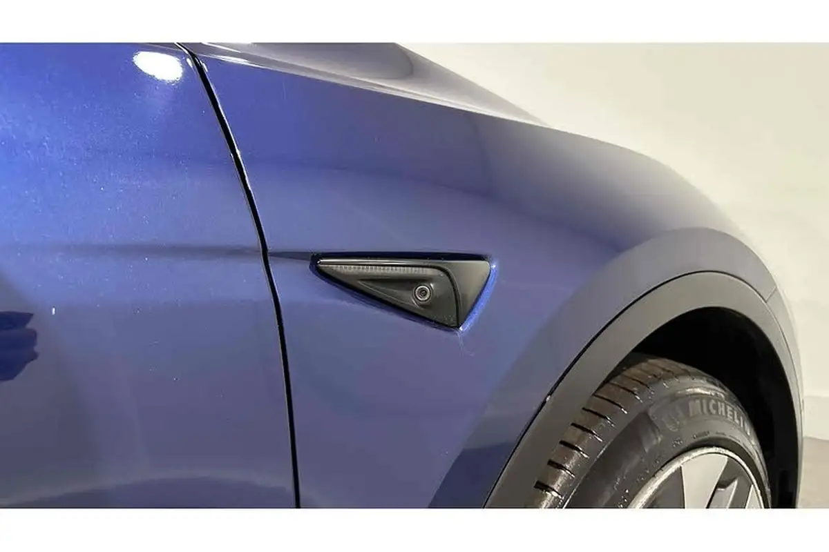 2022-tesla-model-y-e-long-range-big-15
