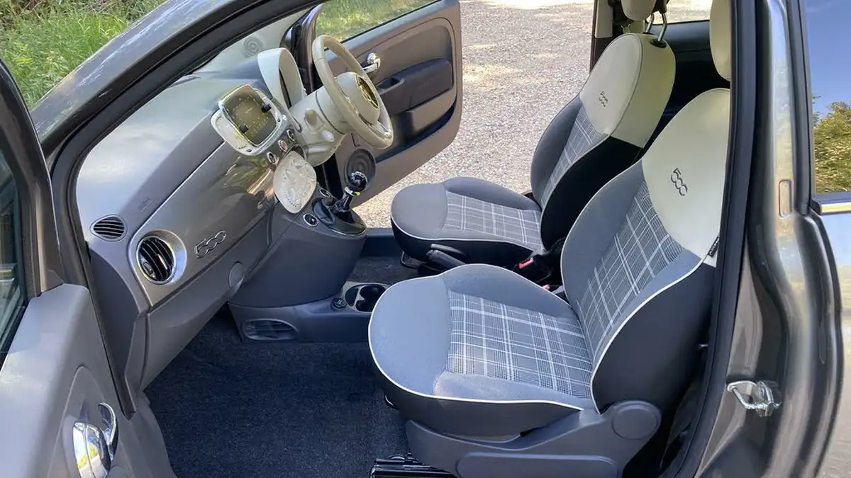 2017-fiat-500-12-lounge-big-26
