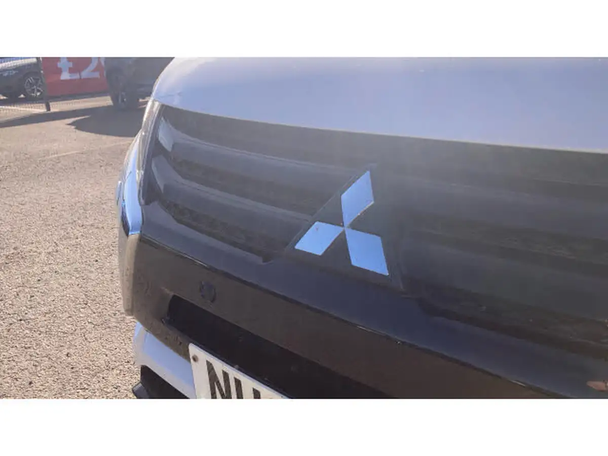 2020-mitsubishi-eclipse-cross-15-black-big-24