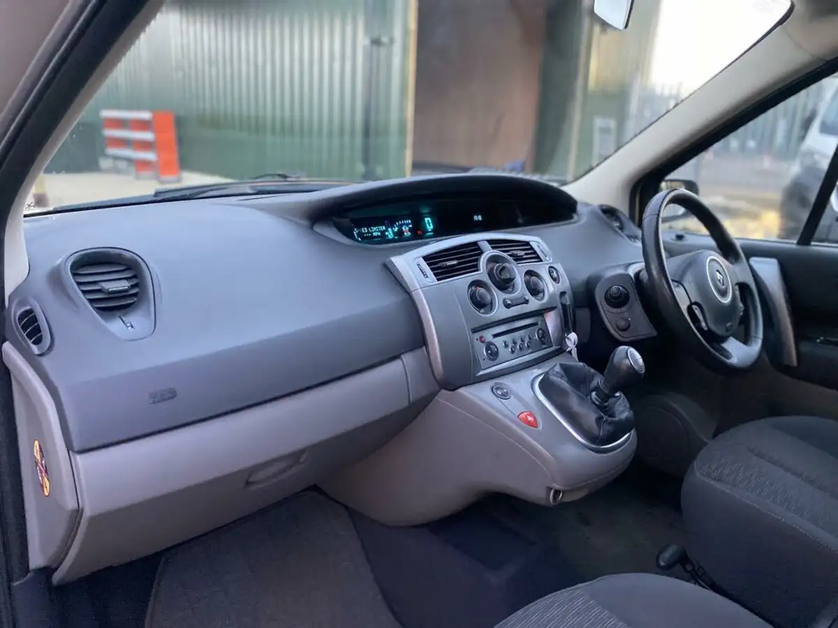 2008-renault-scenic-16-dynamique-big-40
