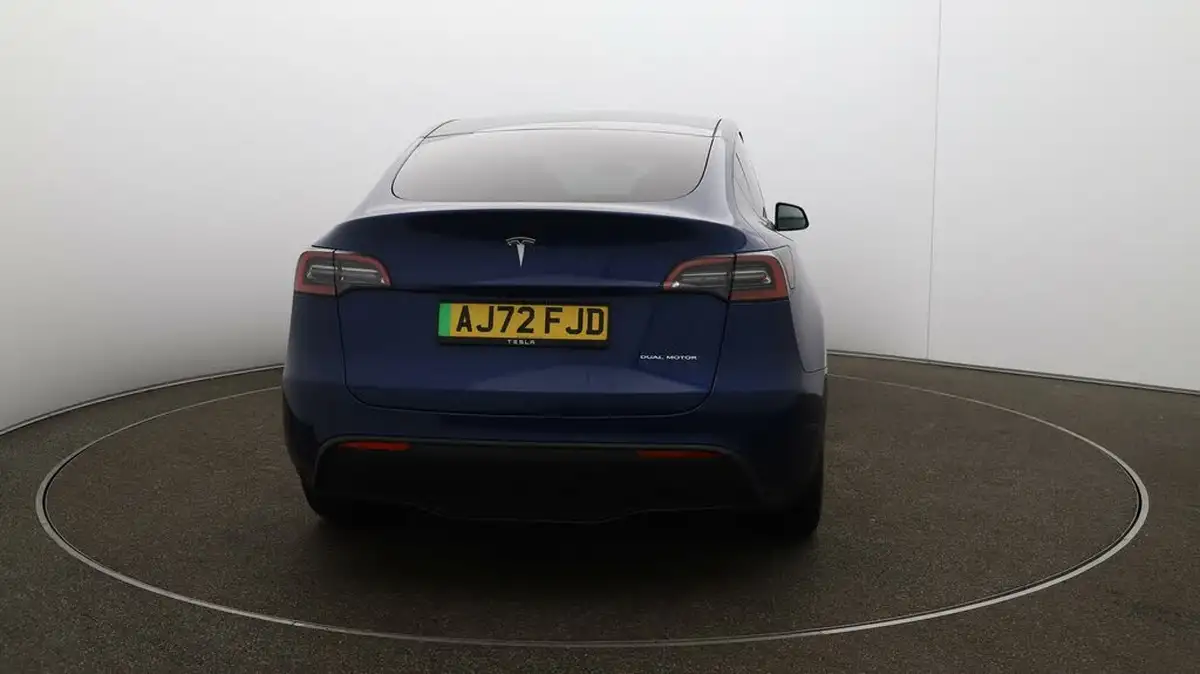 2022-tesla-model-y-e-long-range-big-57