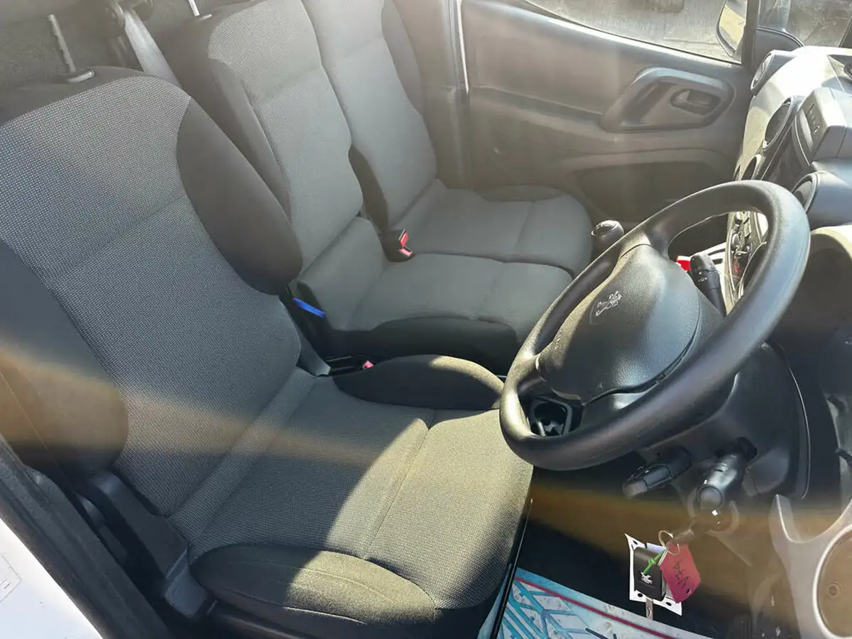 2018-peugeot-partner-16bluehdi-professional-l1-stop-start-big-15