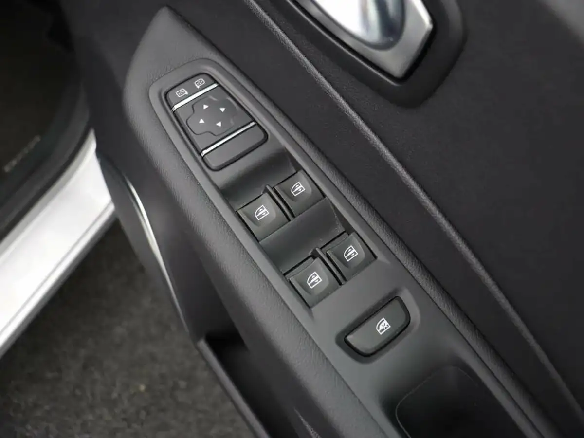 2017-renault-captur-12-tce-dynamique-nav-energy-ss-edc-auto-big-27