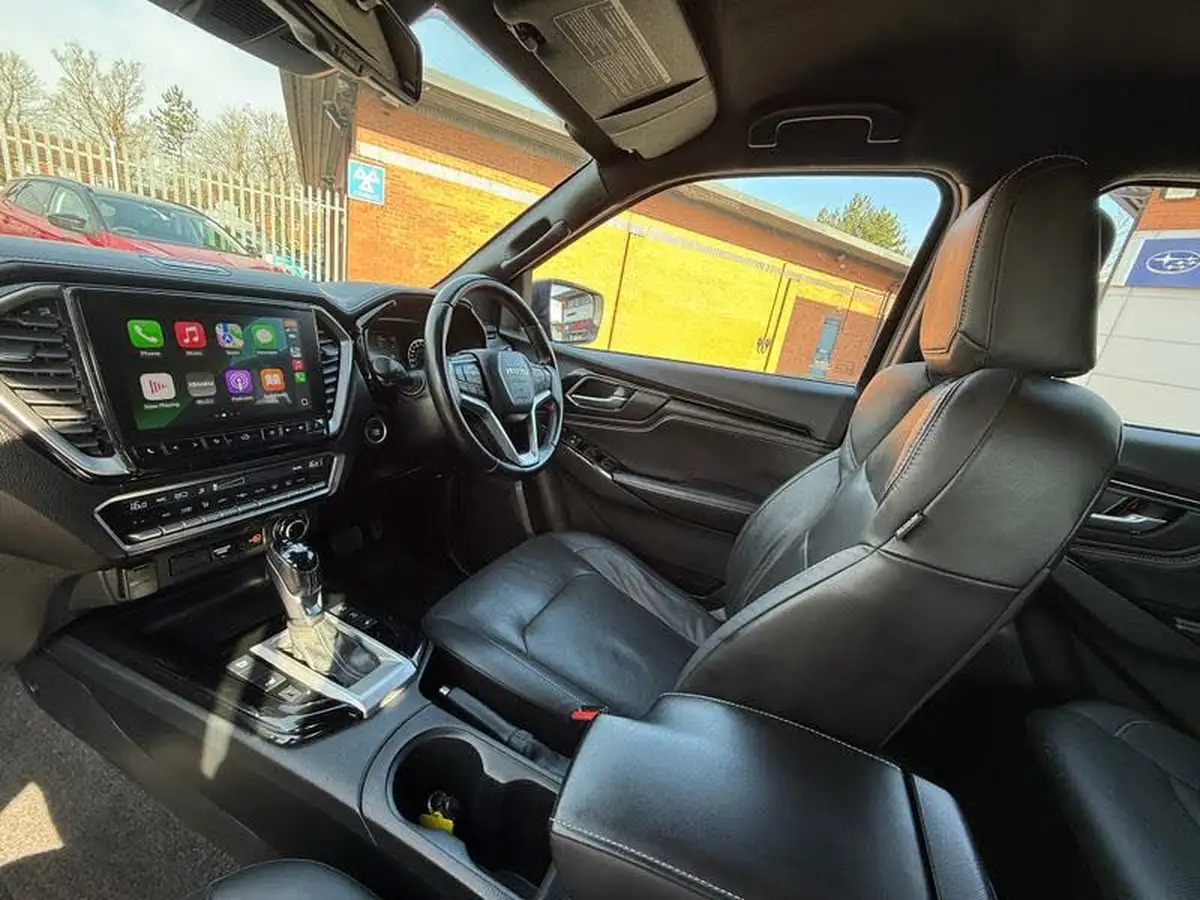 2022-isuzu-d-max-19td-v-cross-pickup-auto-big-8