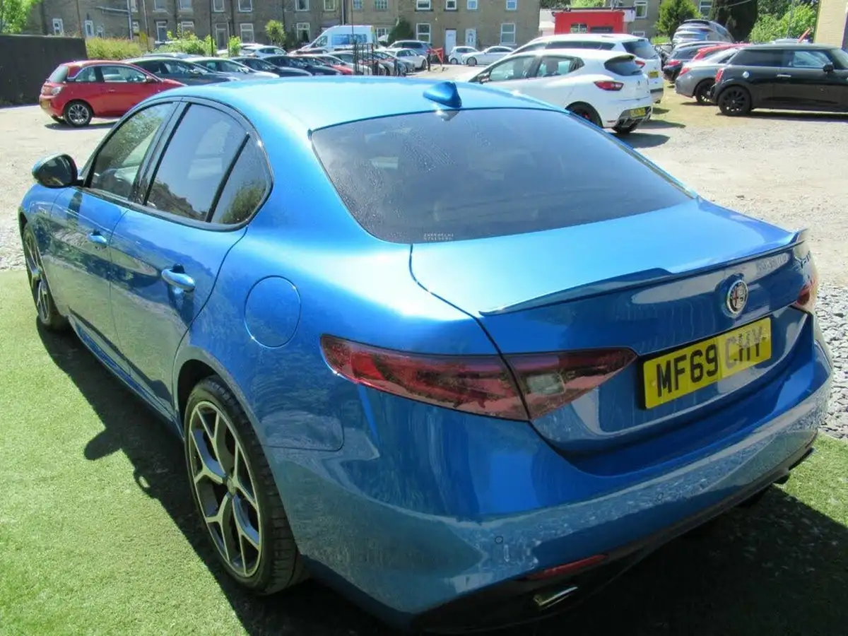 2019-alfa-romeo-giulia-20-veloce-big-25