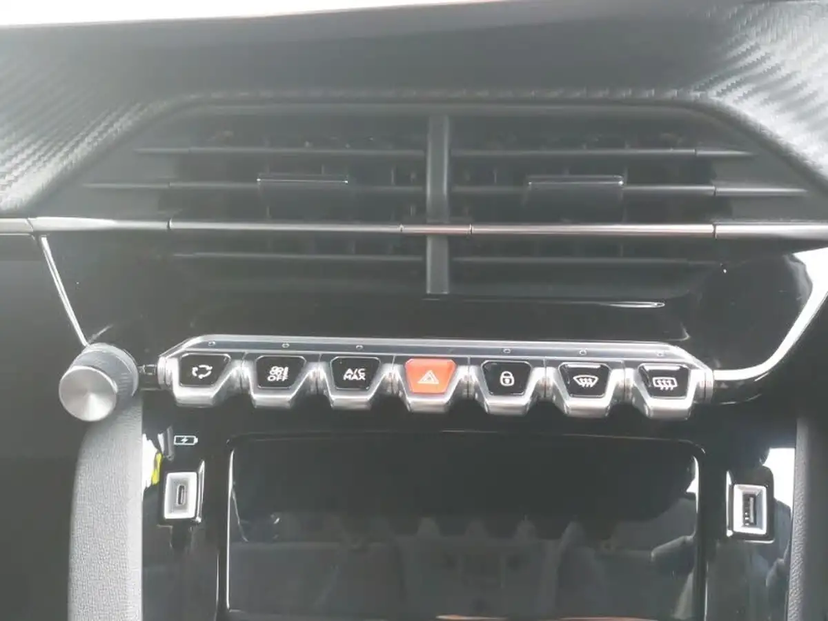 2021-peugeot-208-12-puretech-allure-100bhp-big-13