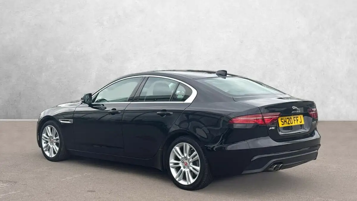2020-jaguar-xe-20d-se-big-1