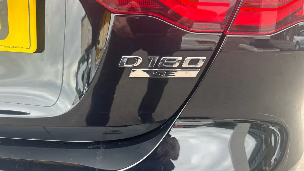 2020-jaguar-xe-20d-se-big-25