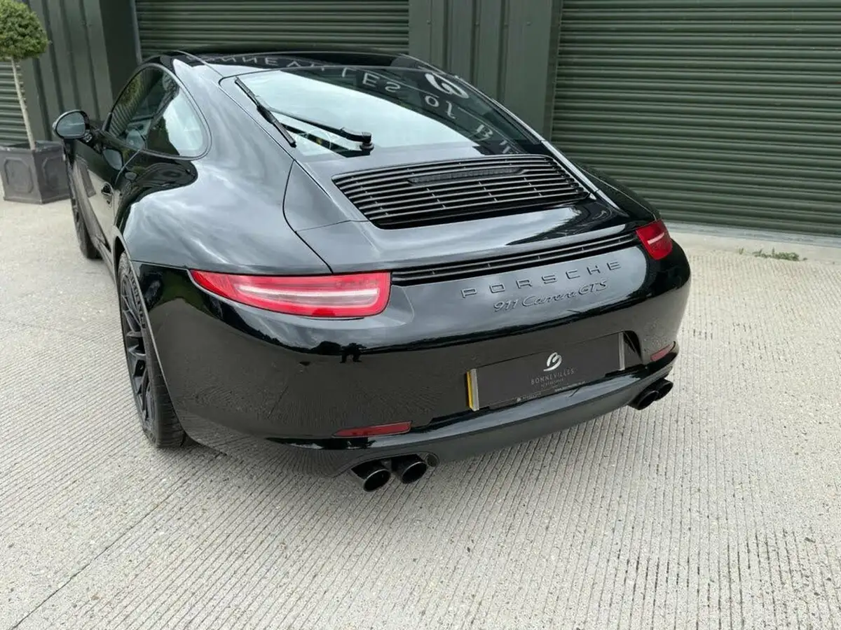 2015-porsche-911-38-carrera-gts-coupe-big-31