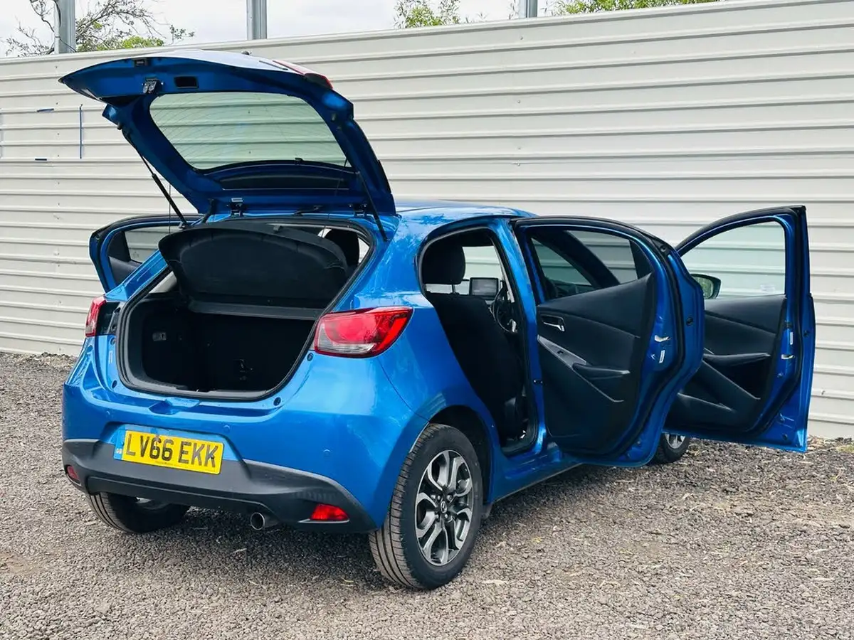 2016-mazda-mazda2-15-sport-nav-90ps-big-28