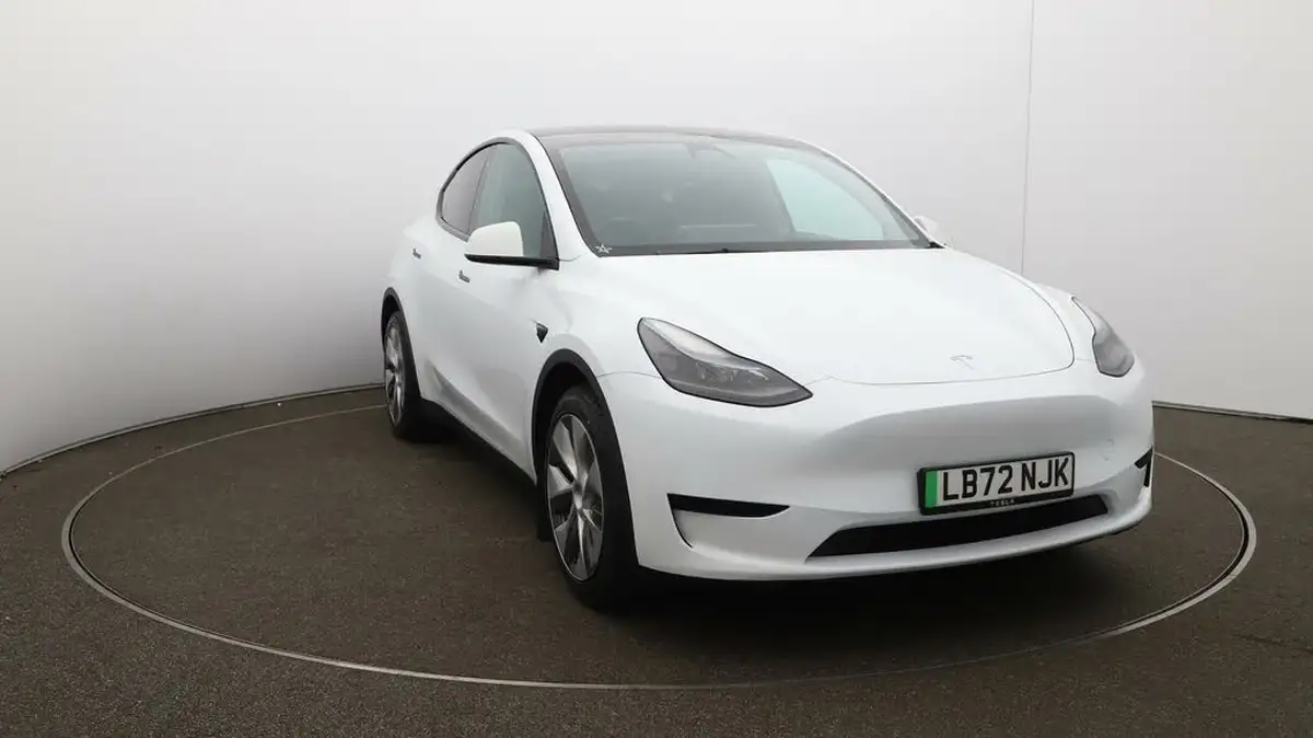 2022-tesla-model-y-e-rwd-big-40