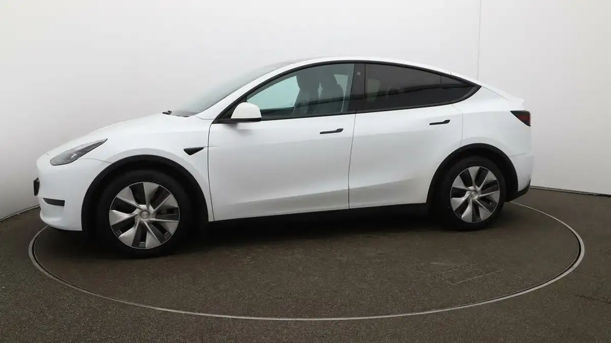 2022-tesla-model-y-e-rwd-big-64