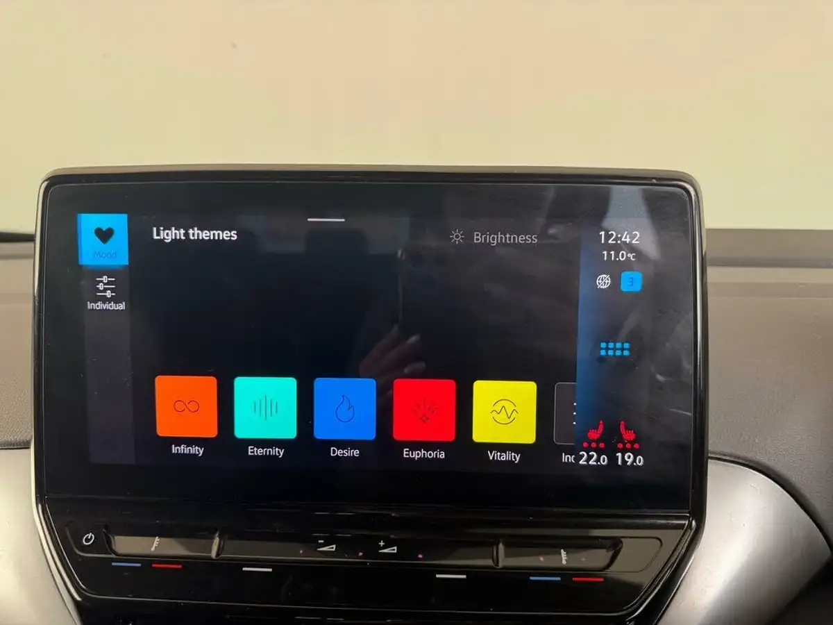 2021-volkswagen-id4-e-first-edition-big-48