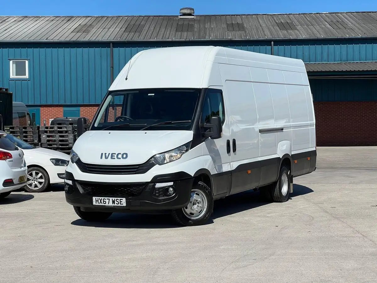 2017-iveco-daily-c-class-23td-35c14-mwb-35c14v-eu6-business-3520l-h2-panel-van-big-3