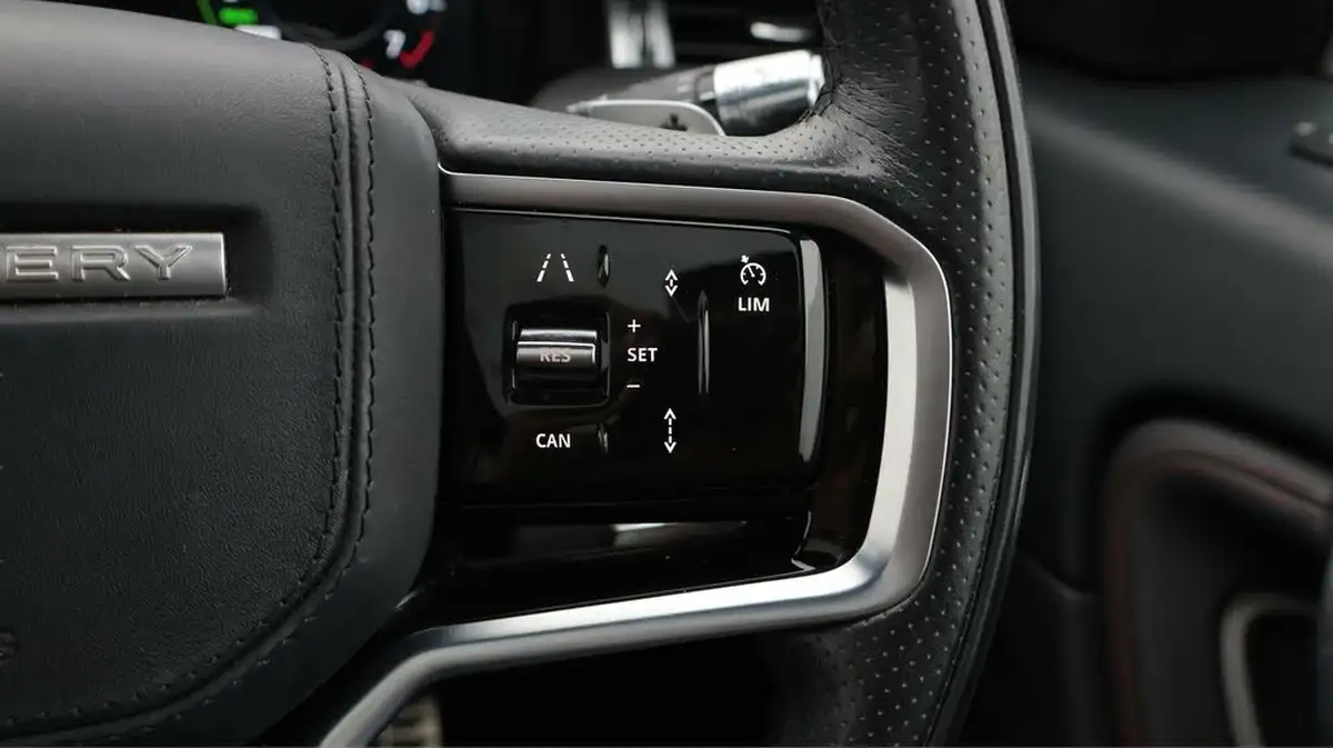 2022-land-rover-discovery-sport-15-p300e-r-dynamic-hse-big-26