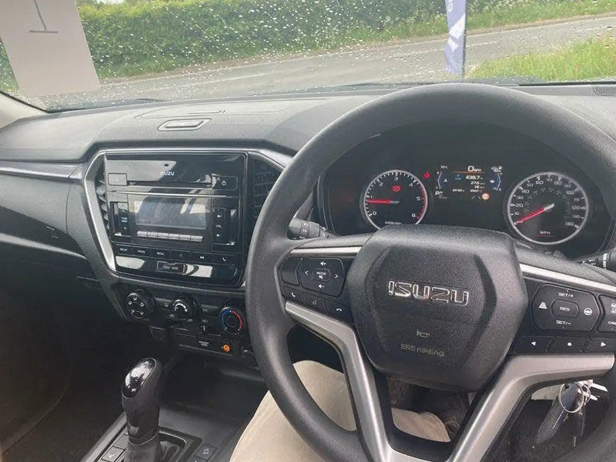 2023-isuzu-d-max-19td-dl20-double-auto-big-13